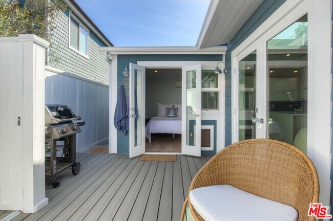 Building Photo - Bicknell Bungalows