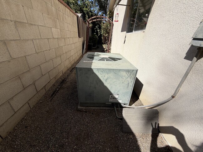 Building Photo - 5310 Summer Cypress Dr