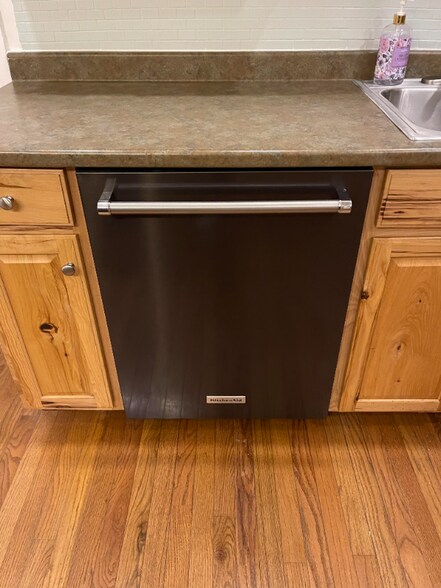 Building Photo - 2 Hough St