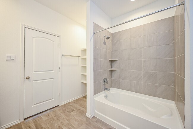 Building Photo - 5411 Auburn Gardens Ct