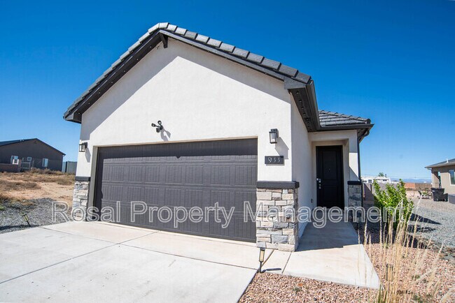 Building Photo - 933 Northern Blvd NE