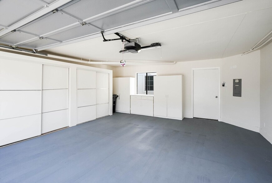 Building Photo - 584 Hillside Blvd