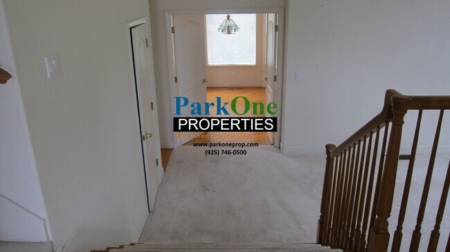 Building Photo - Large Danville Home with Pool