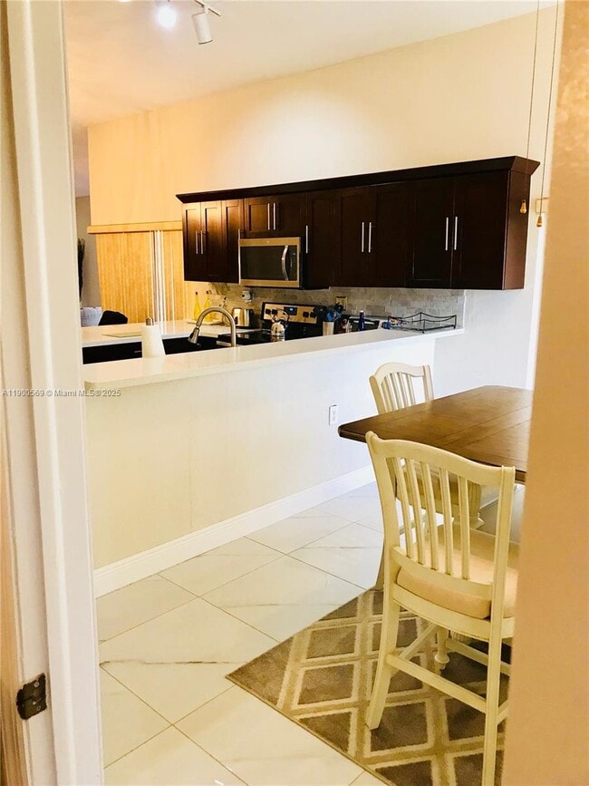 Building Photo - 15025 Brighton Ln