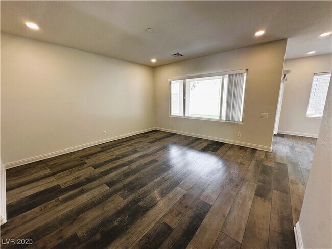 Building Photo - 2664 Strichen Ave
