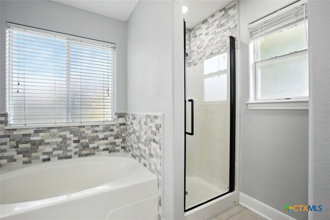 Building Photo - 4005 Midway Dr