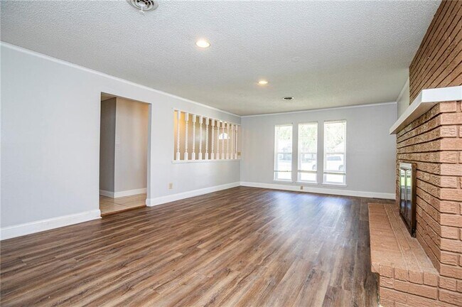 Building Photo - 2726 W Highland Cir
