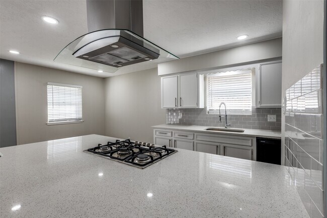 Building Photo - 5426 Fairgreen Ln
