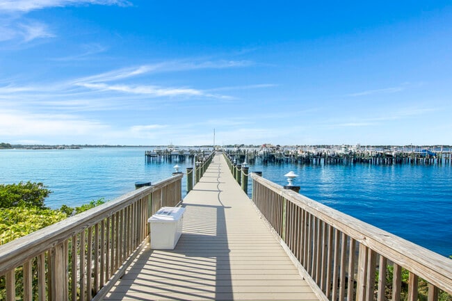 Building Photo - 1600 NE Dixie Hwy