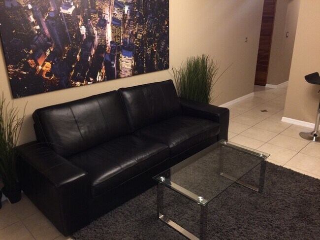 Building Photo - 201 Desoto St