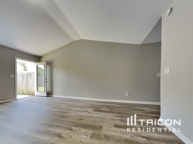 Building Photo - 316 Meadow Vista Ln