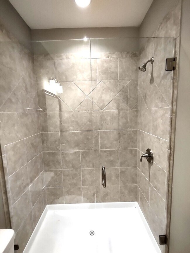 Building Photo - Luxury Townhome Available in Fairway Row C...