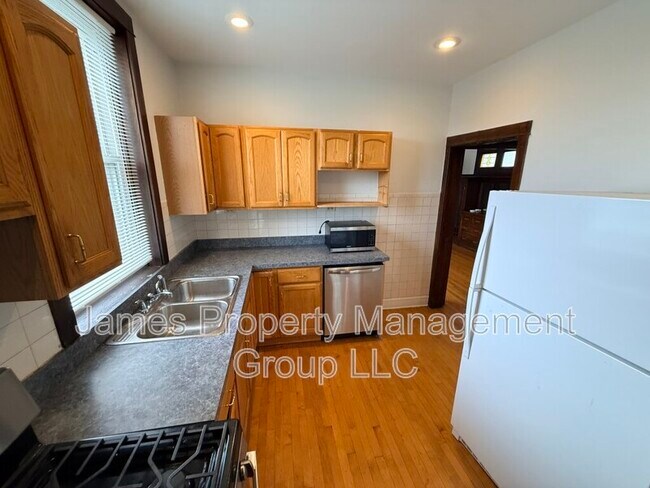 Building Photo - 2736 W Giddings St