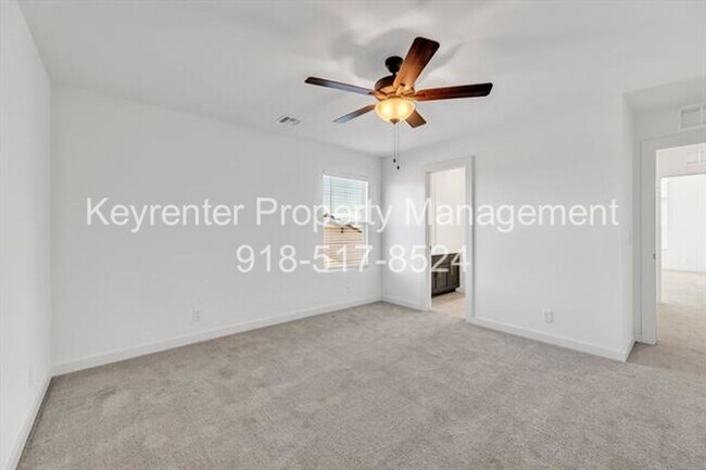 Building Photo - 7104 S Kalanchoe Ave