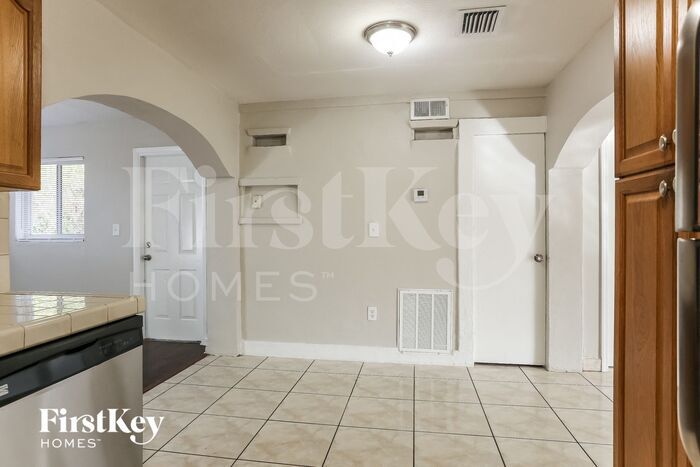 Building Photo - 3841 NW 7th Ct