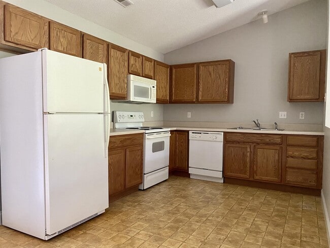 Building Photo - 809 Garcia Way