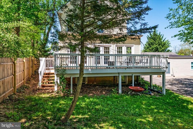 Building Photo - 11109 Hillsdale Dr