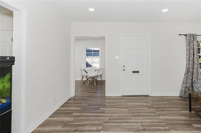 Building Photo - 13842 Hamlin St