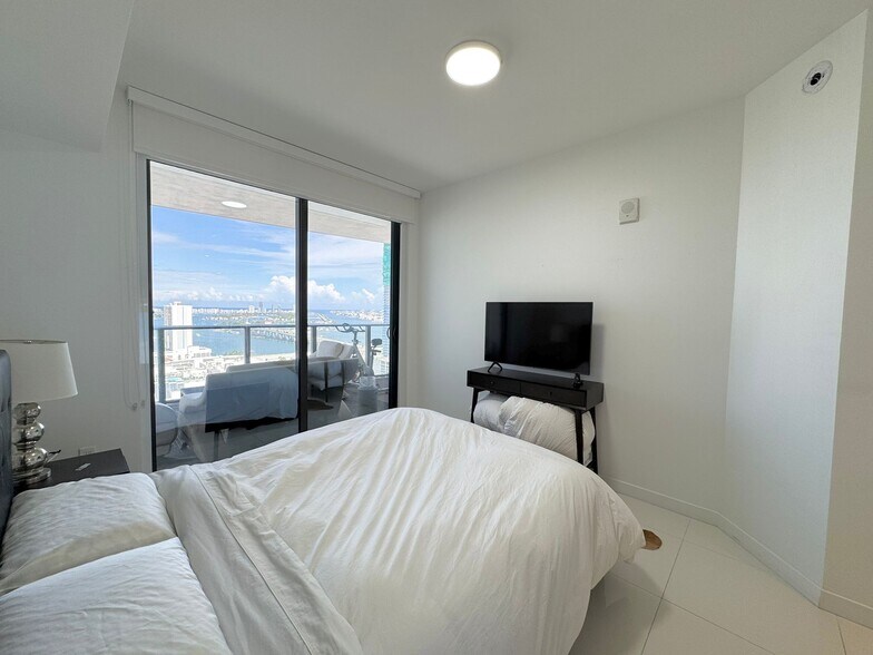 Building Photo - 1600 NE 1st Ave