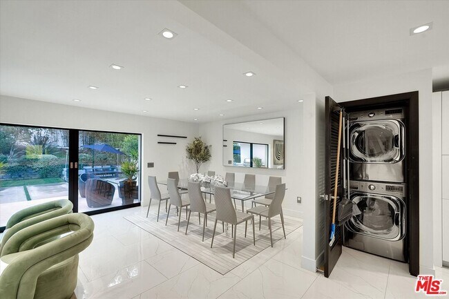 Building Photo - 11364 Sunset Blvd