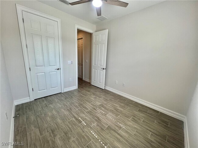 Building Photo - 1233 Enbrook Lp