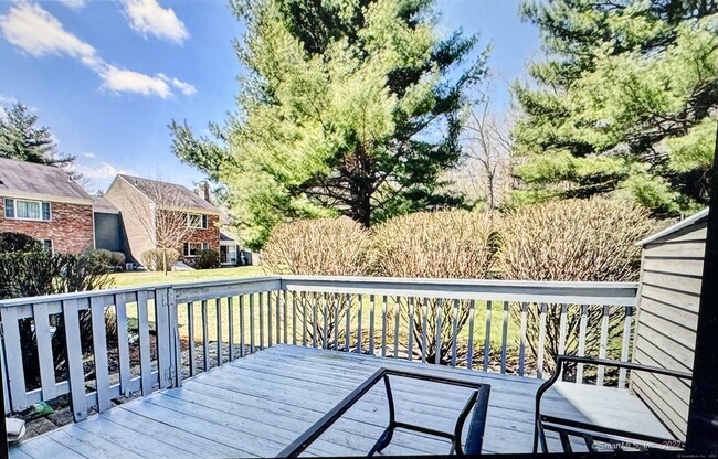 Building Photo - 136 Tunxis Village