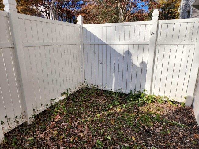 Building Photo - 7237 Sandy Creek Dr