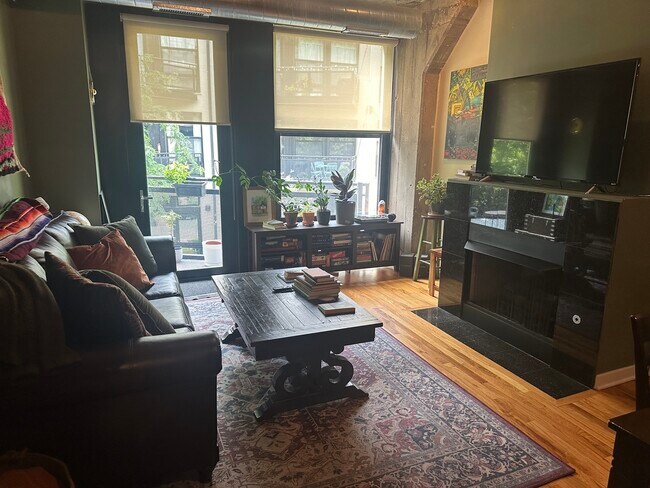 Building Photo - 1151 W 14th Pl