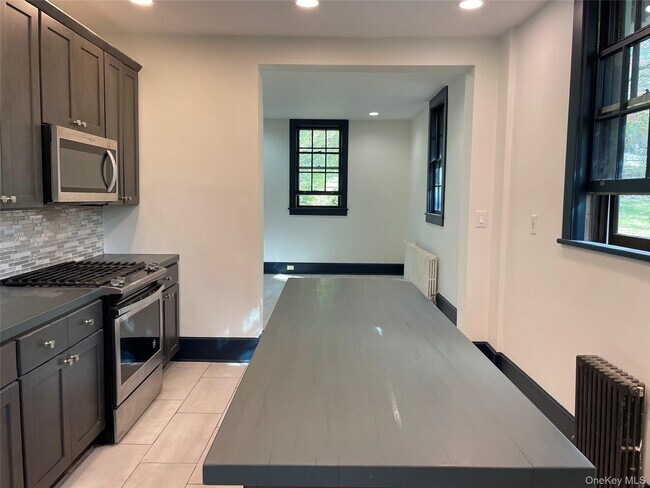 Building Photo - 12 Pine Hill Rd