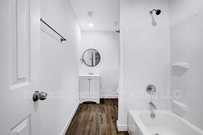 Building Photo - 1920 Leal St