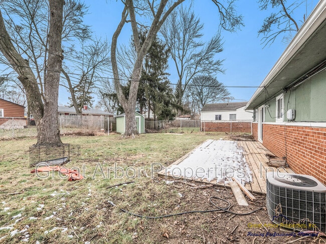 Building Photo - 1088 Studebaker Ave