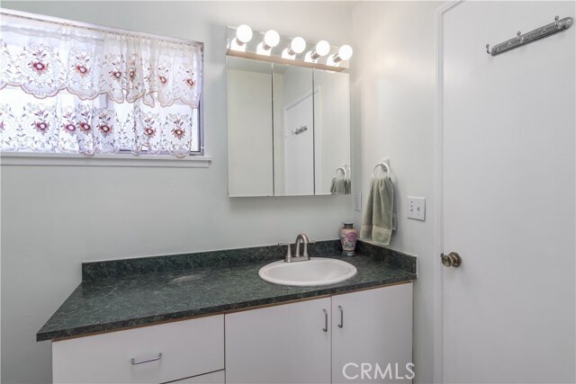 Building Photo - 11543 Swinton Ave