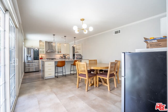 Building Photo - 14509 Ermita Ave