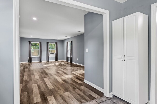 Building Photo - 3 bed 1 bath ranch with large storage/workshop building