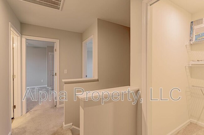 Building Photo - 10 Torrington Dr