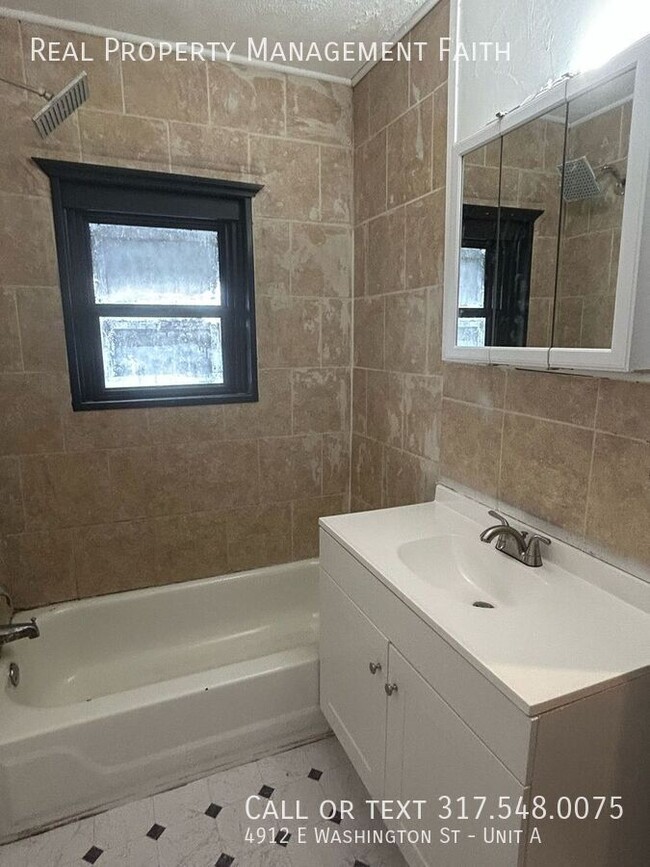 Building Photo - Recently Remodeled 2-Bedroom Unit – Washer...