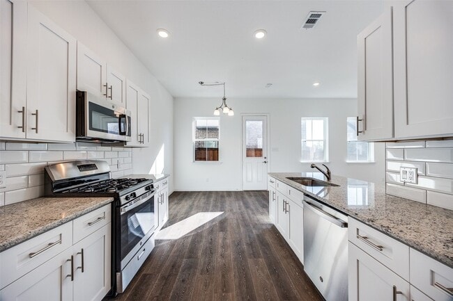 Building Photo - 2402 Ash Ln