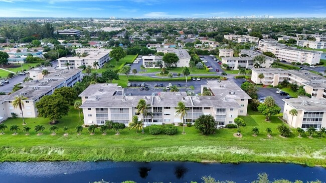 Building Photo - 2812 Garden Dr S