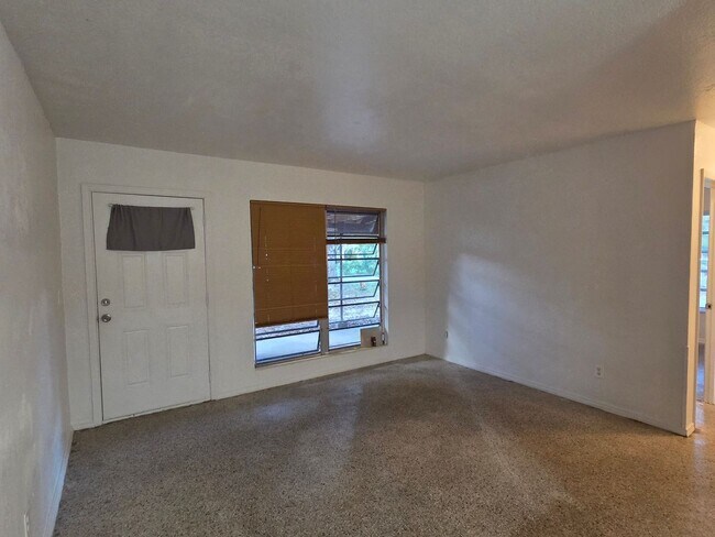 Building Photo - Cozy 3 Bed, 1 Bath Home~Afforable~New Mech...