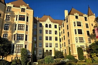 Building Photo - 316 N Rossmore Ave