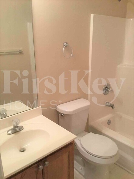 Building Photo - 432 Village Bluff Dr