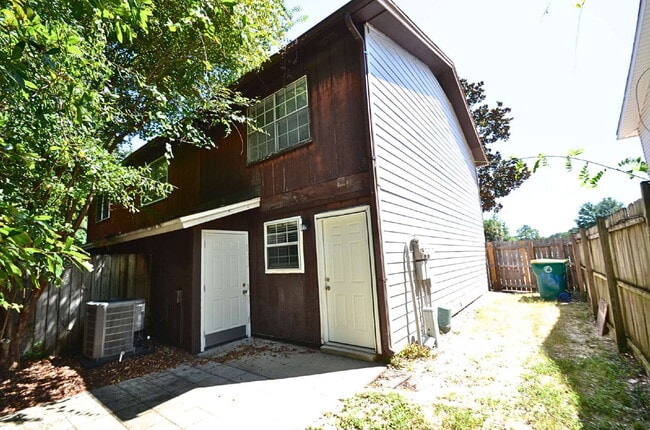 Building Photo - MOVE-IN SPECIAL: $300 OFF FIRST MONTH'S RENT!!