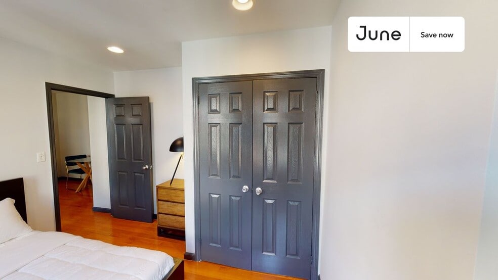 Building Photo - 226 E 7th St