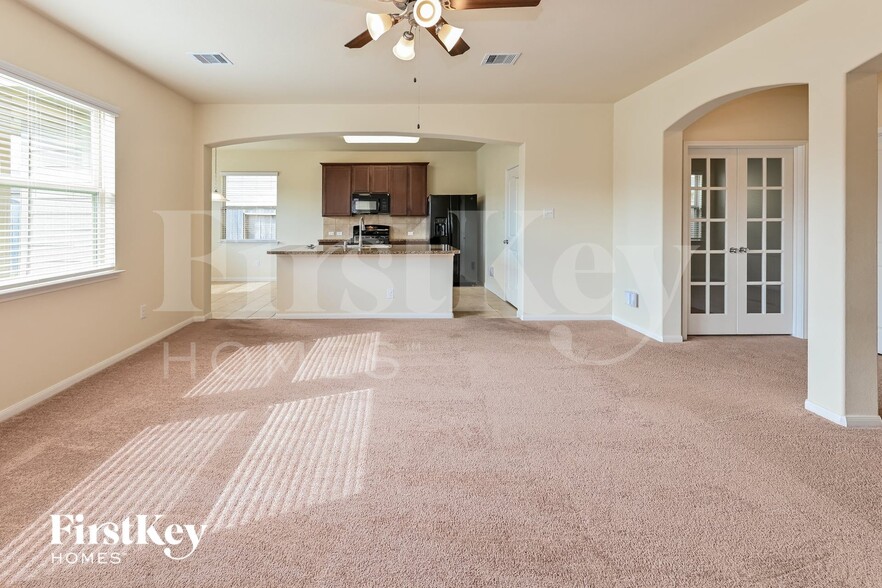 Building Photo - 10502 Lake of the Ozarks Dr