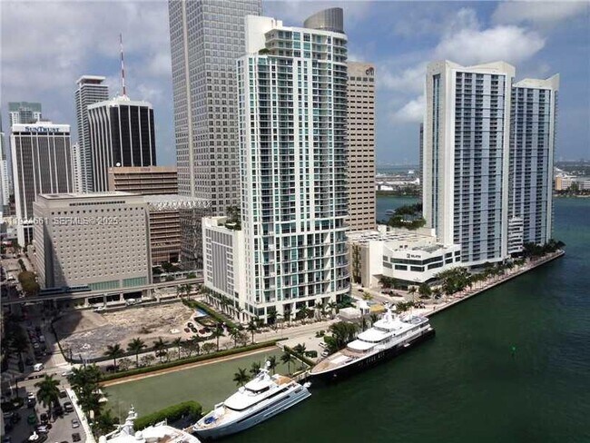 Building Photo - 475 Brickell Ave