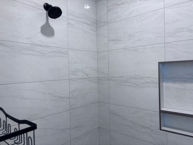 Building Photo - Wonderful single story 4 bed | 3 Bath | 2 Car Garage off Washington Dam Rd with Hot Tub