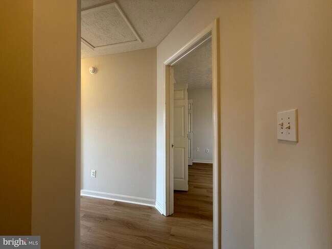 Building Photo - 10506 Boxmeer Ct