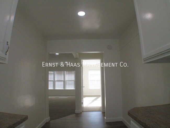 Building Photo - Lovely 1 Bedroom Apartment in Prime Bixby ...