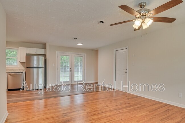 Building Photo - 1406 Ridgewood Dr