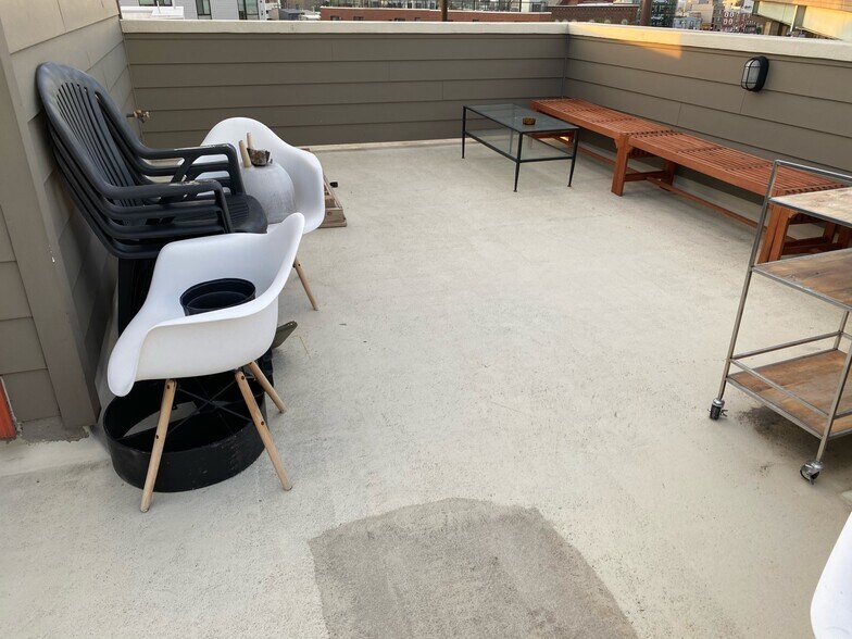 Roof Deck - 118 W Laurel St